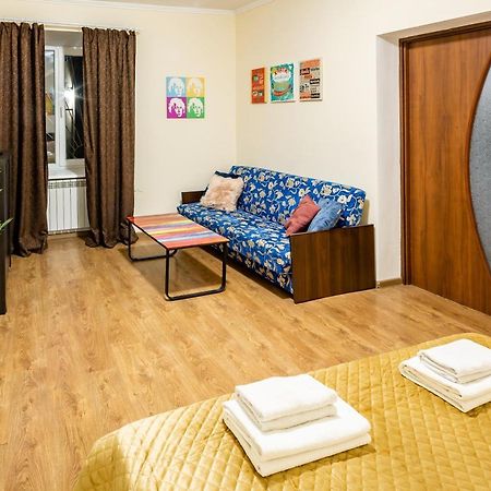 Rainbow Apartment Near Rynok Sq إلفيف المظهر الخارجي الصورة