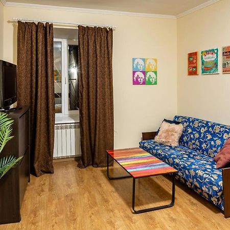 Rainbow Apartment Near Rynok Sq إلفيف المظهر الخارجي الصورة