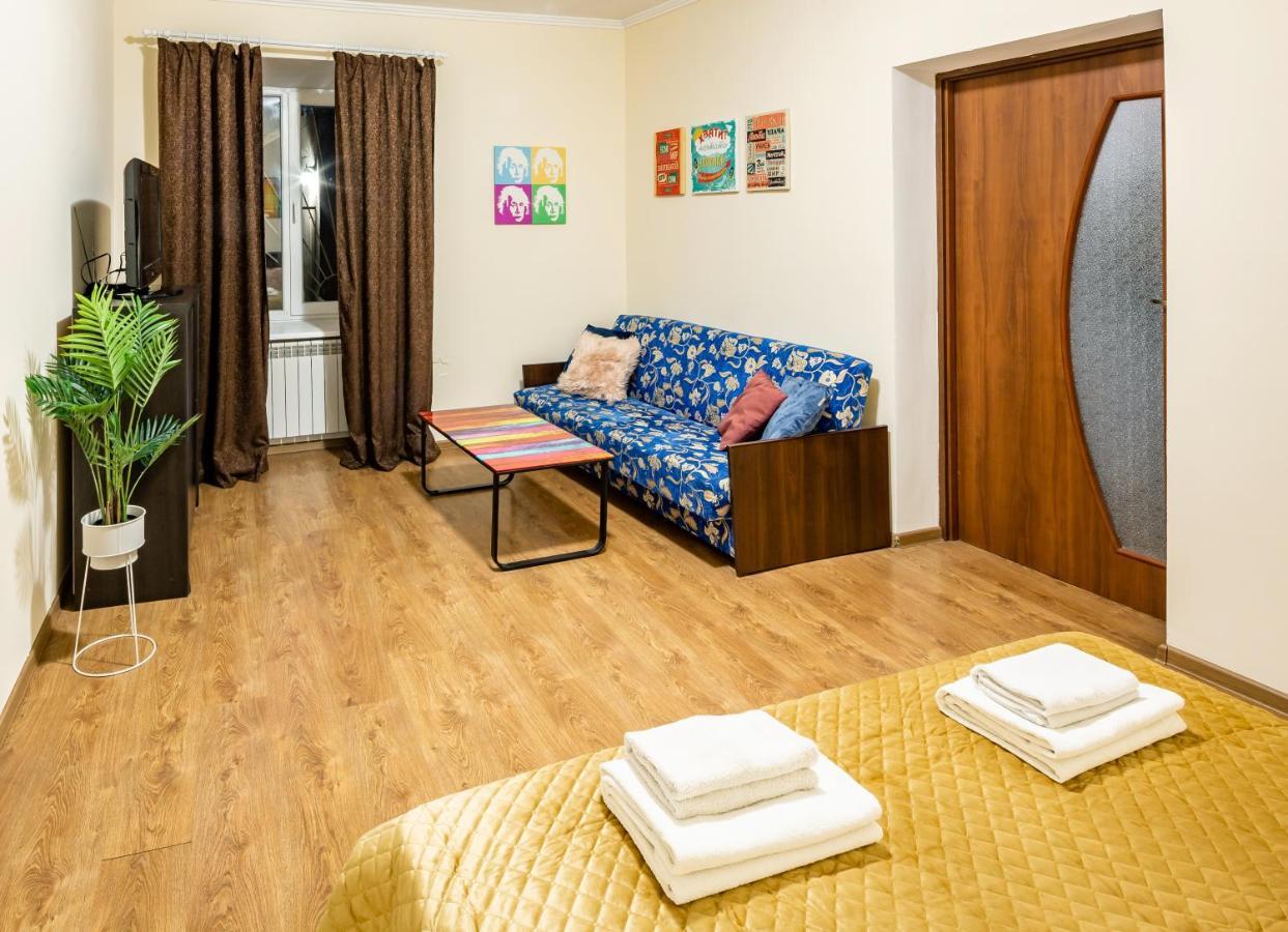 Rainbow Apartment Near Rynok Sq إلفيف المظهر الخارجي الصورة