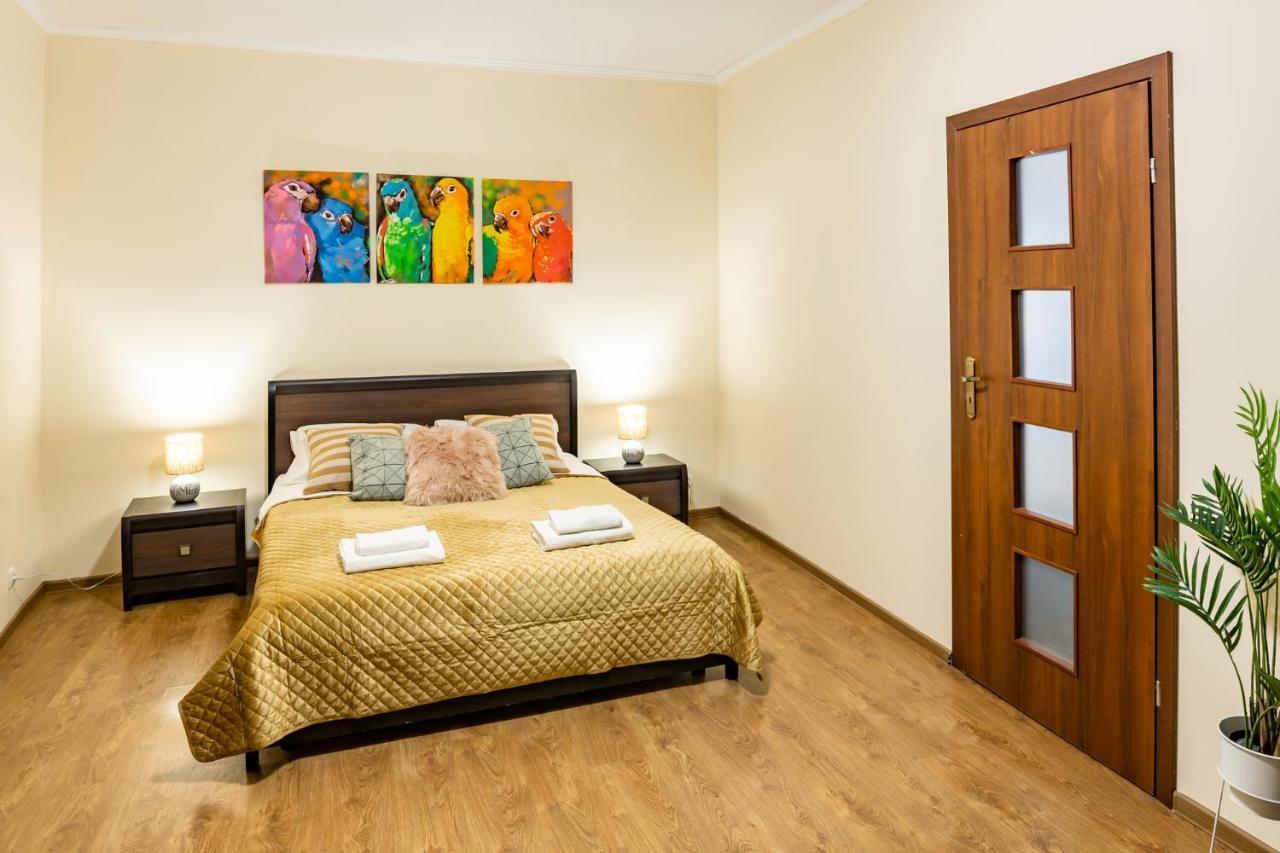 Rainbow Apartment Near Rynok Sq إلفيف المظهر الخارجي الصورة
