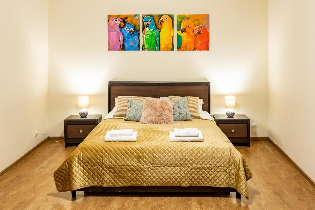 Rainbow Apartment Near Rynok Sq إلفيف المظهر الخارجي الصورة