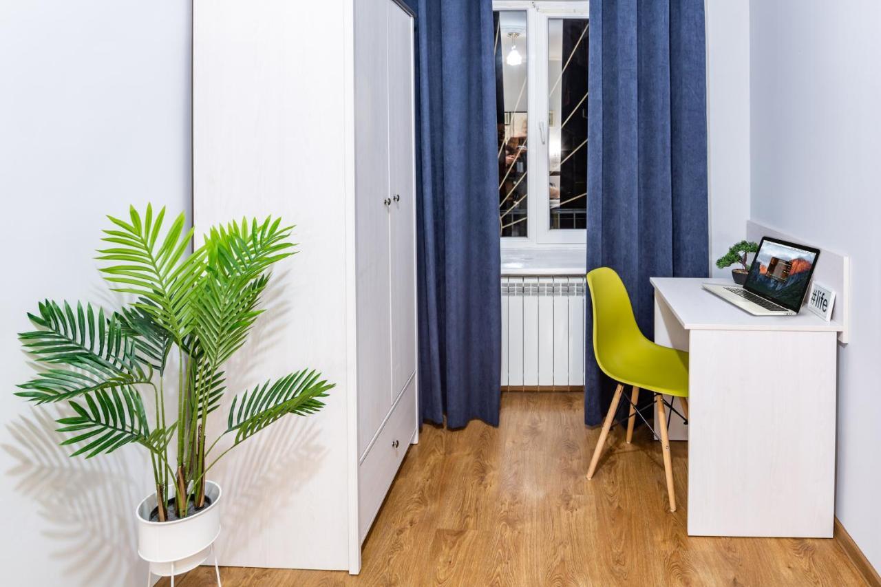 Rainbow Apartment Near Rynok Sq إلفيف المظهر الخارجي الصورة