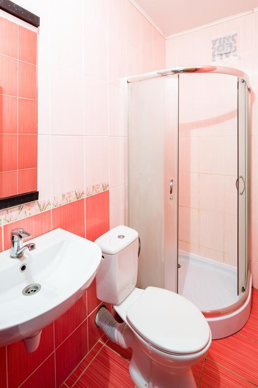 Rainbow Apartment Near Rynok Sq إلفيف المظهر الخارجي الصورة