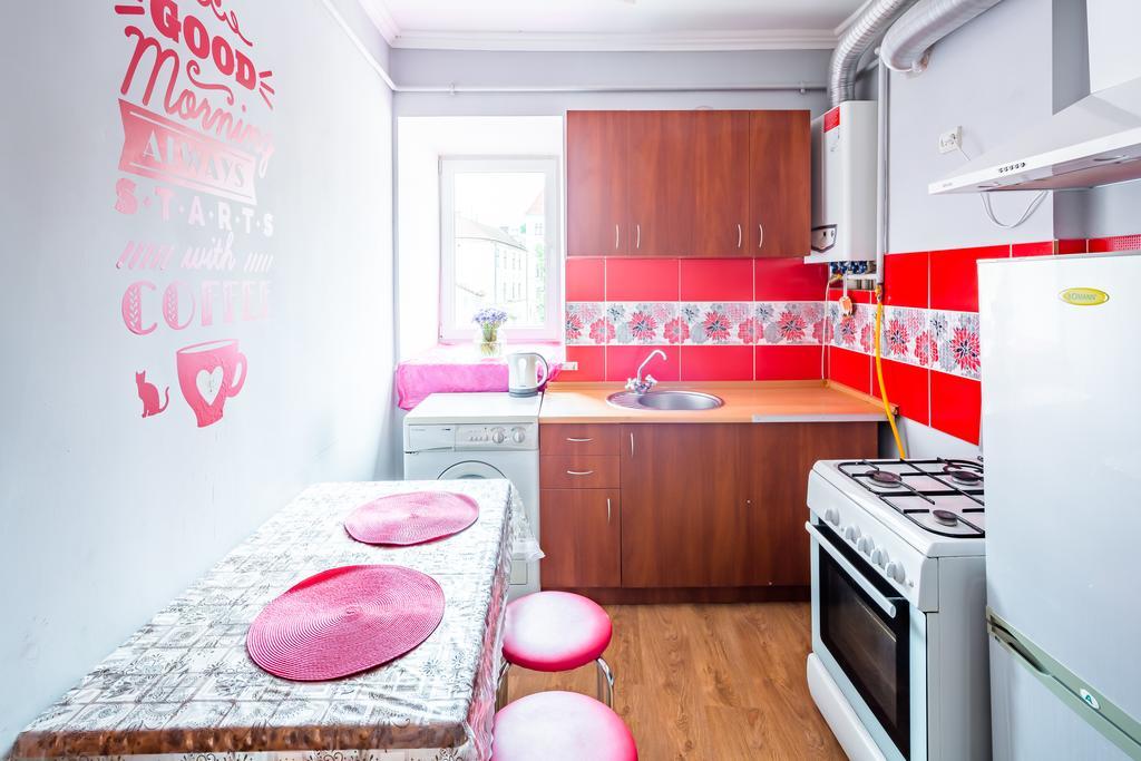 Rainbow Apartment Near Rynok Sq إلفيف المظهر الخارجي الصورة